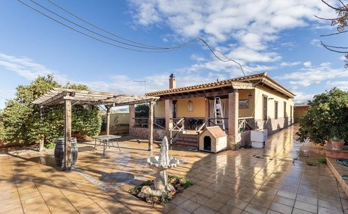 Villa en La Zubia, Andalucía, España 1