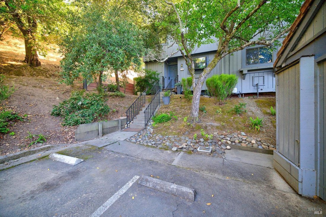 Condo in Novato, California, United States 3 - 18227230
