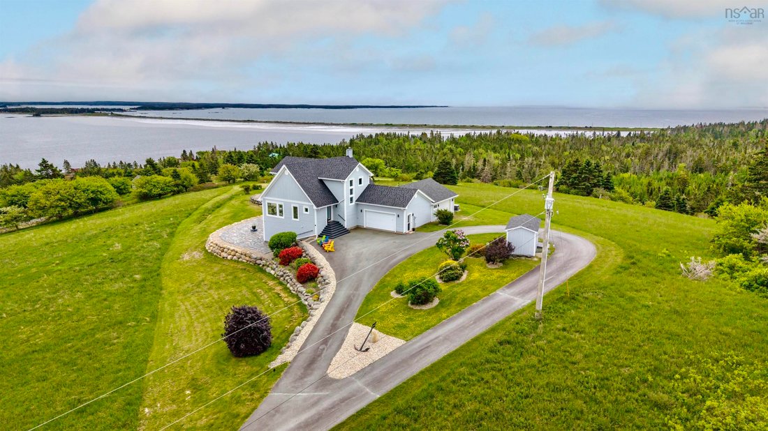 House in Lunenburg, Nova Scotia, Canada 1 - 18230602