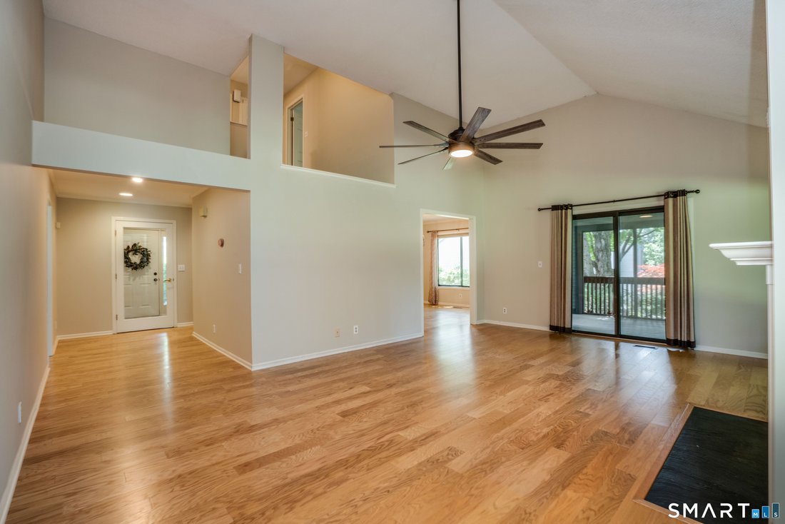 Condo in Avon, Connecticut, United States 3 - 18226132