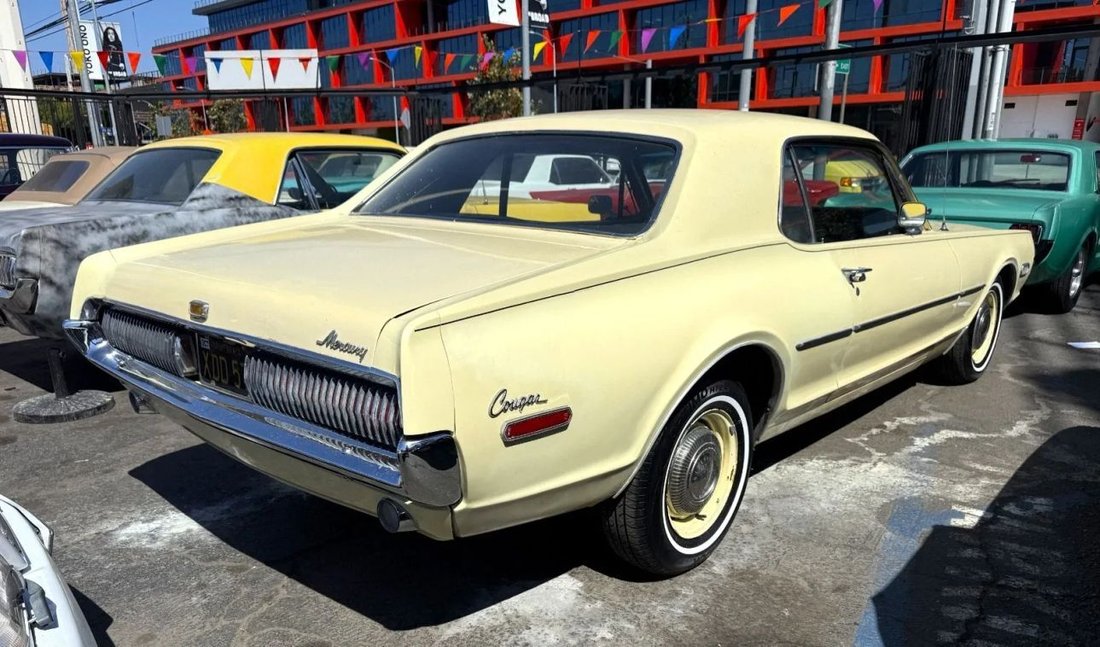Coupe in Los Angeles, CA, United States 2 - 18232920