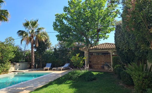 Villa a Kalyvia Thorikou, Attica, Grecia 1