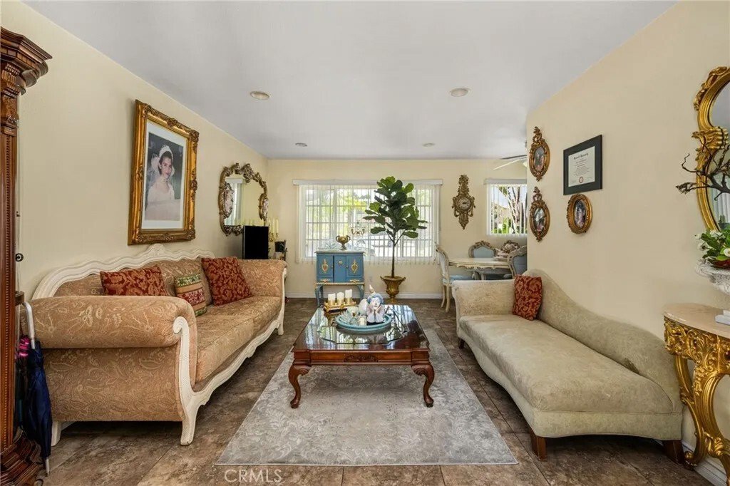 Orange, California, United States 5 - 18229744