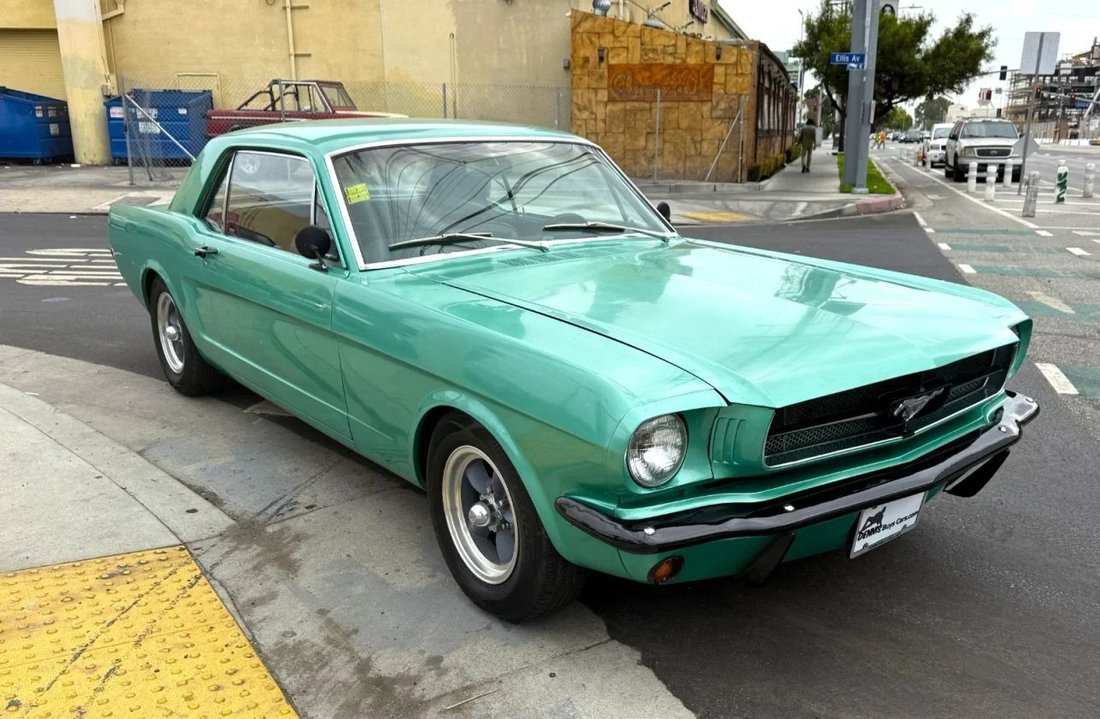Coupe in Los Angeles, CA, United States 4 - 18232904