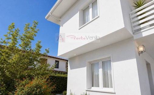 Villa in Vittoria Apuana, Forte dei Marmi, Tuscany 1