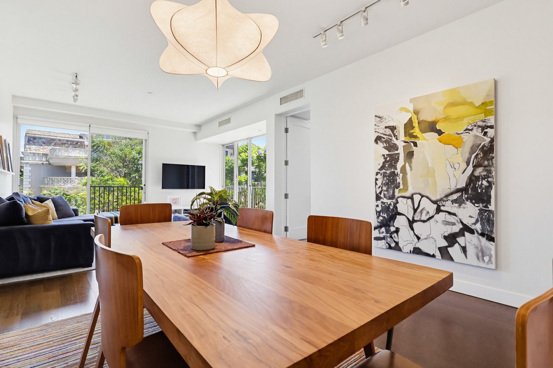 Condo in Los Angeles, California, United States 1 - 18230337