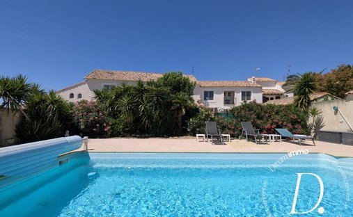 Country House in Arles, Provence-Alpes-Côte d'Azur, France 1