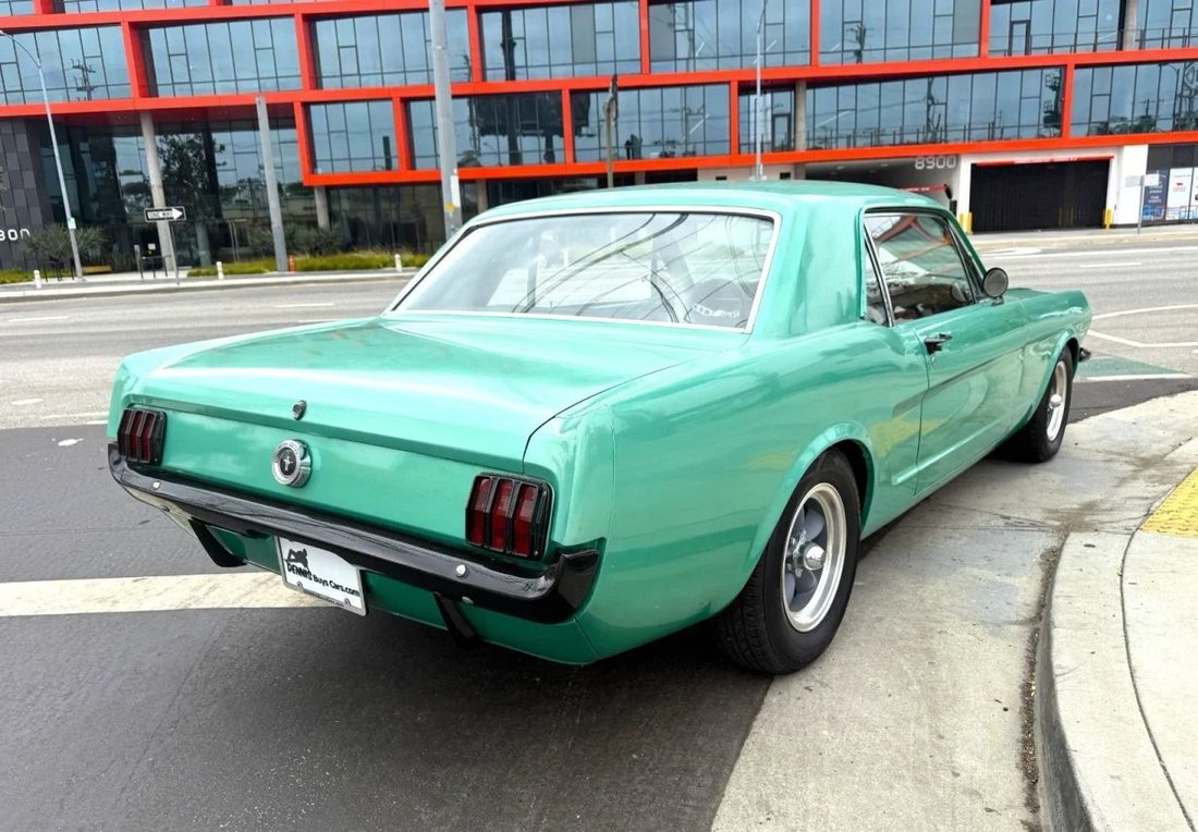 Coupe in Los Angeles, CA, United States 3 - 18232904