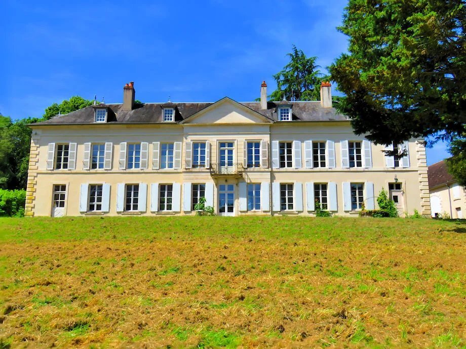 Castle in Challuy, Bourgogne – Franche-Comté, France 1 - 18227423