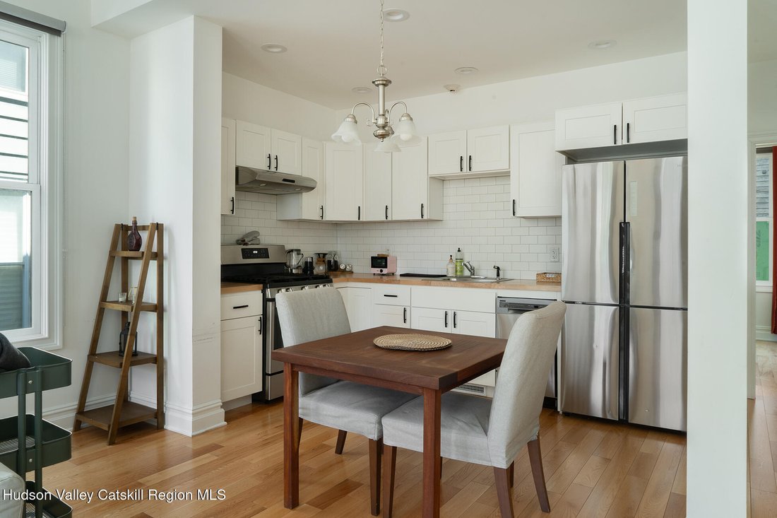 Hudson, New York, United States 4 - 18225517