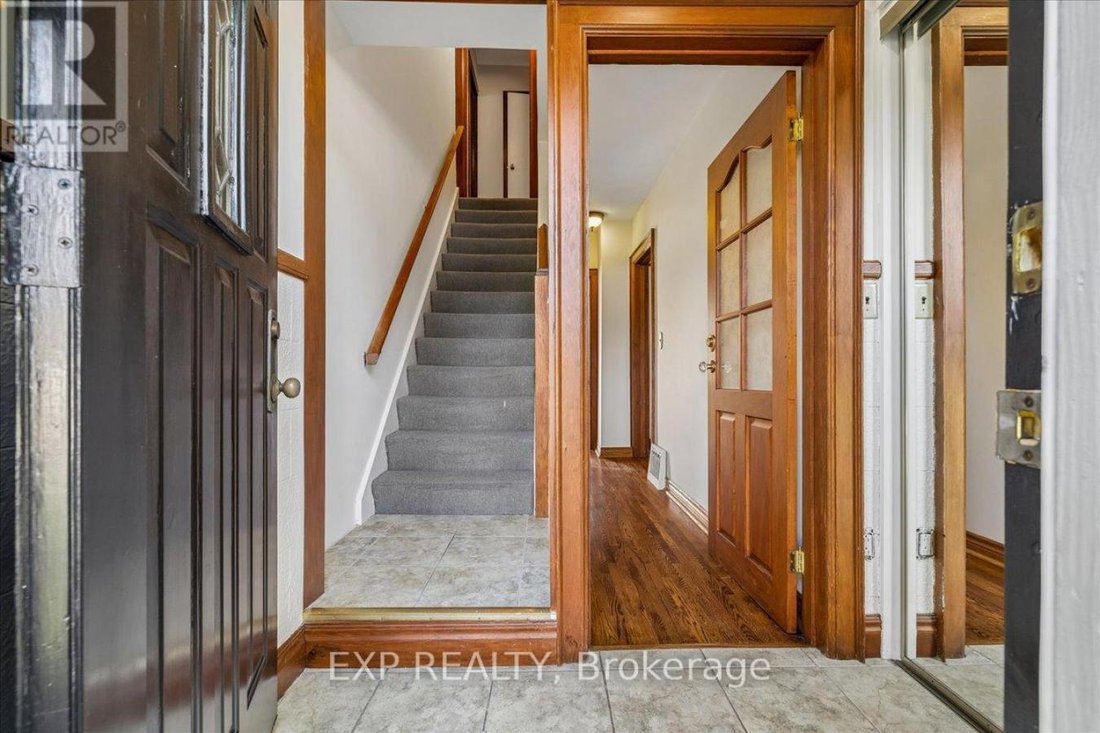 House in Burlington, Ontario, Canada 5 - 18230980