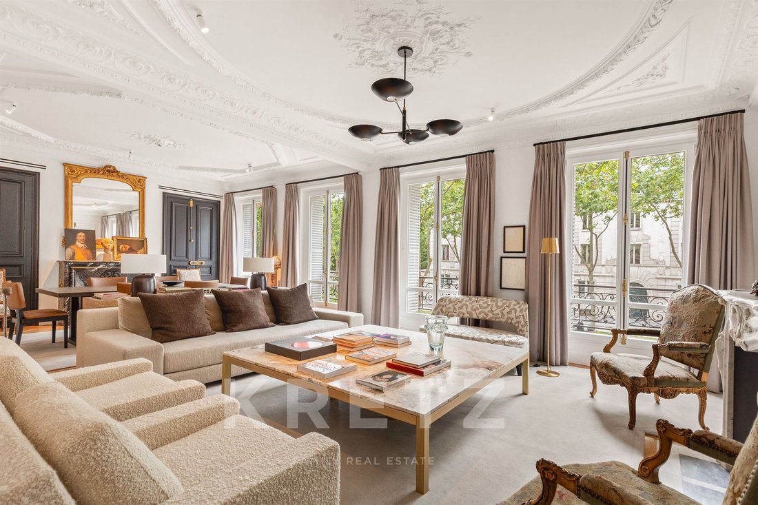 Apartment in Ecole Militaire, Paris 7e Arrondissement, Paris 2 - 18047343