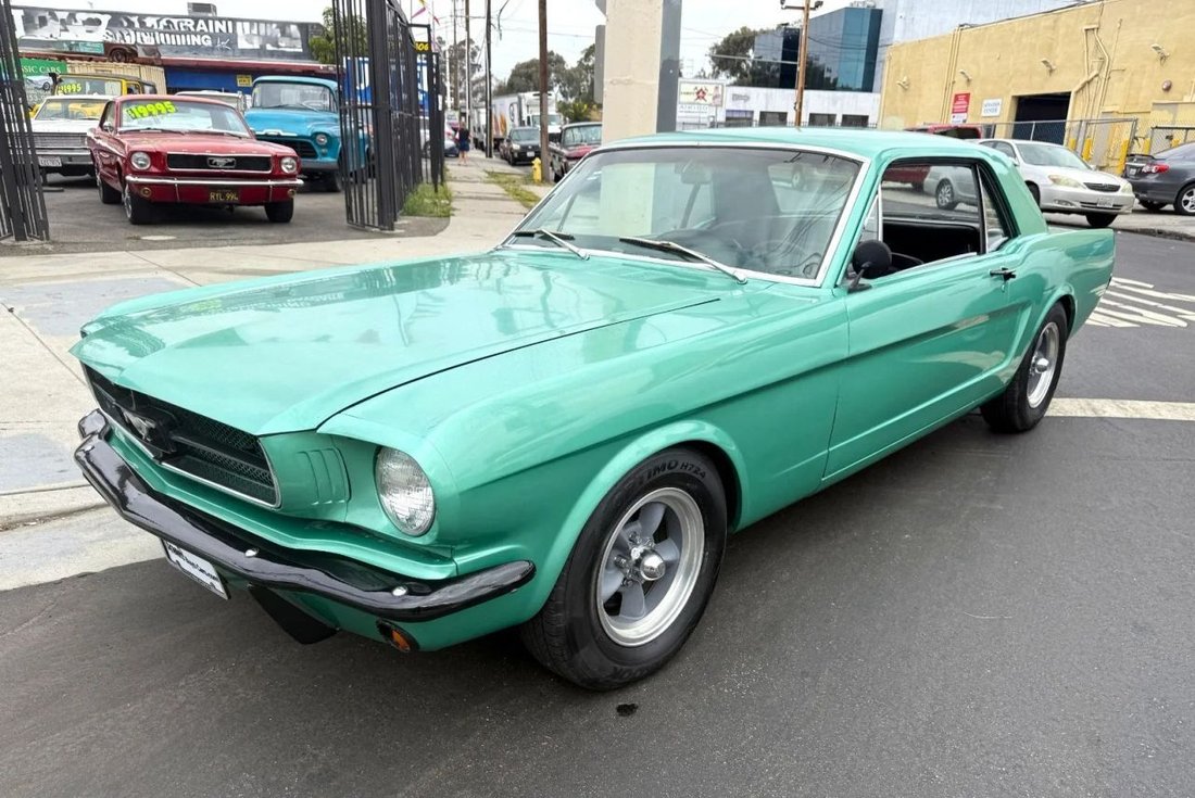Coupe in Los Angeles, CA, United States 2 - 18232904