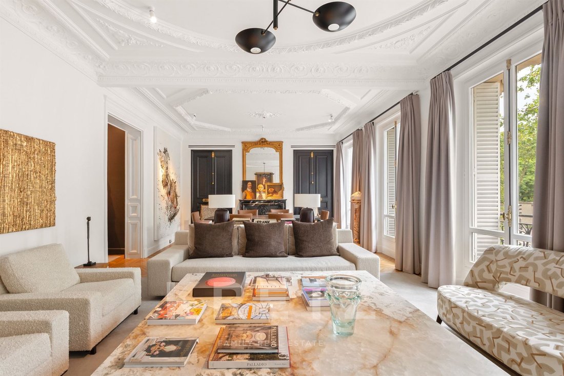 Apartment in Ecole Militaire, Paris 7e Arrondissement, Paris 4 - 18047343