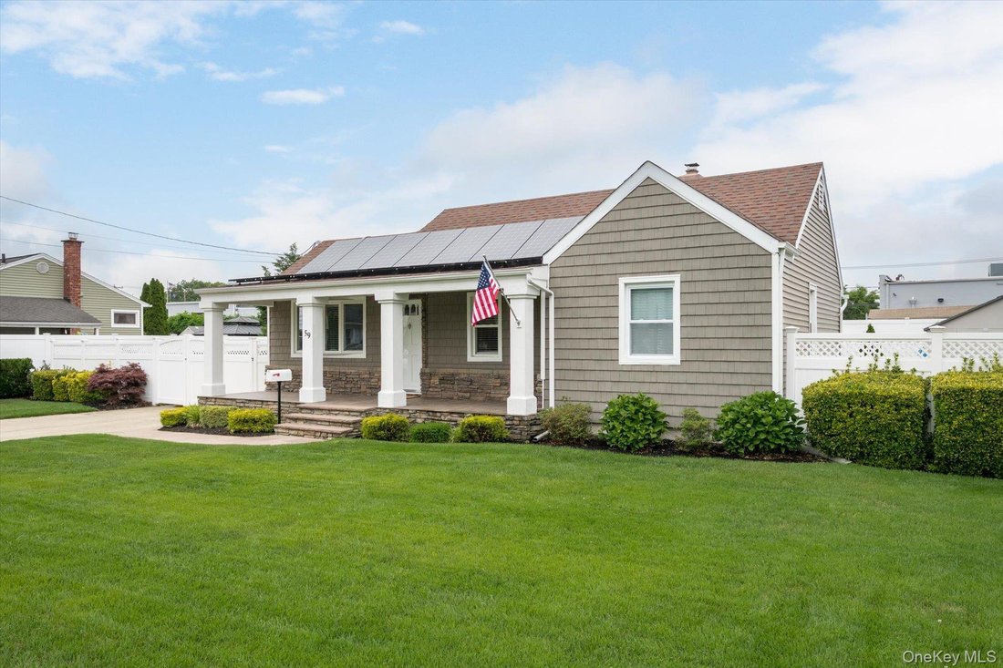 House in West Babylon, New York, United States 3 - 18228863