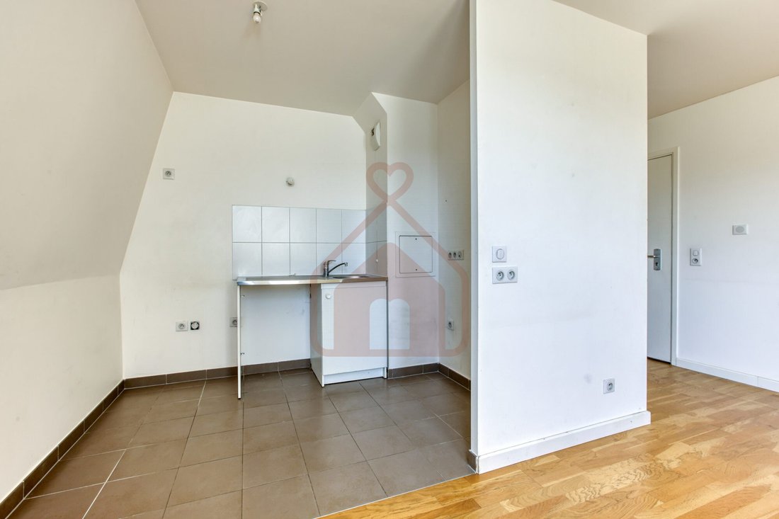 Apartment in Barnufles, Le Kremlin-Bicetre, France 2 - 18229247