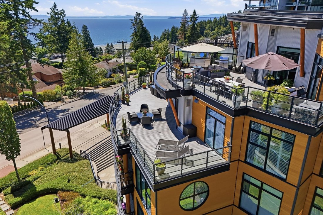 Condo in White Rock, British Columbia, Canada 1 - 18227300
