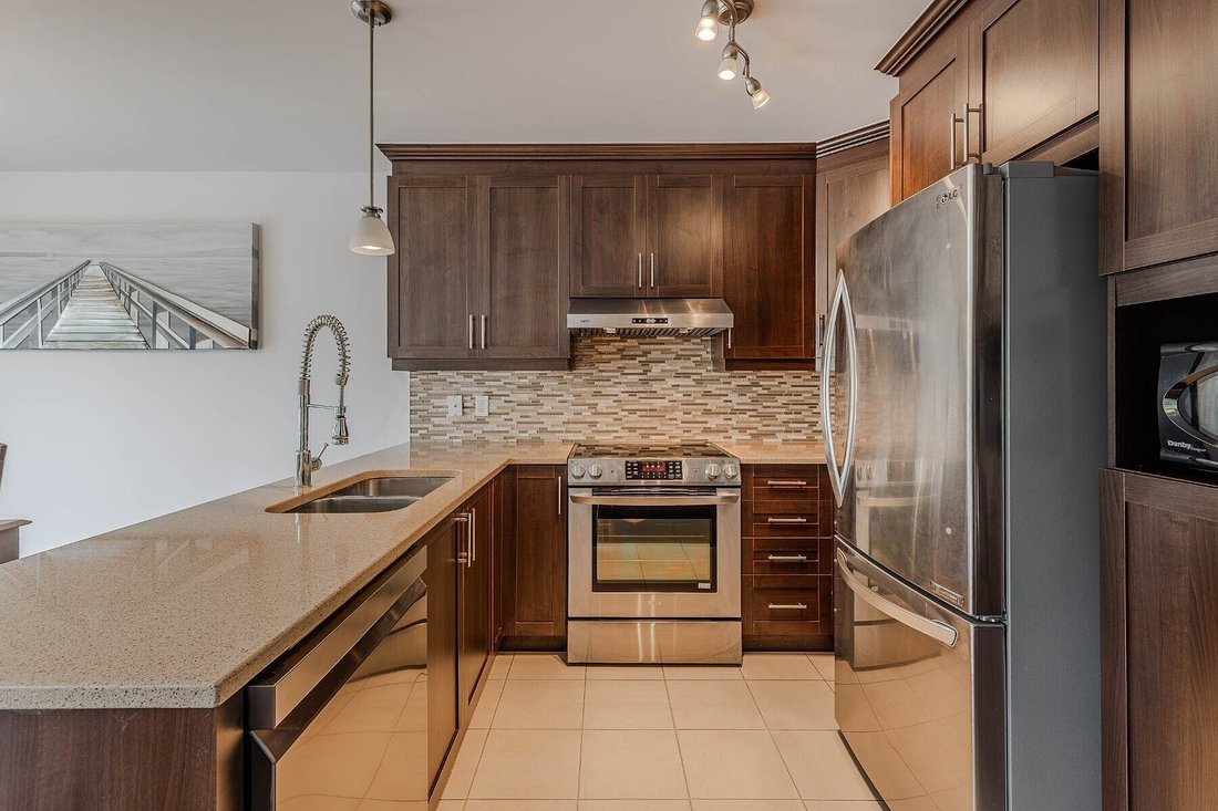 House in Brossard, Quebec, Canada 3 - 18227122