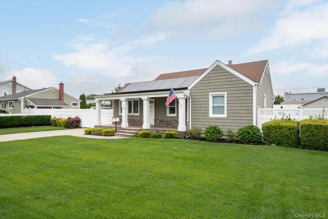 House in West Babylon, New York, United States 4 - 18228863