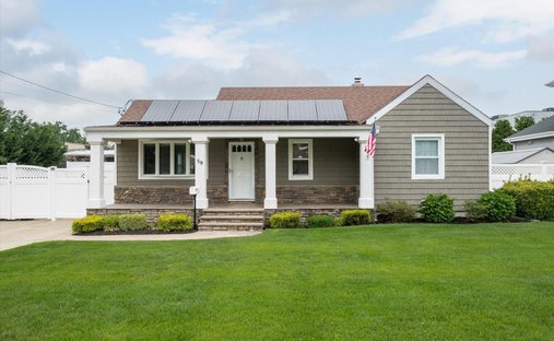 House in West Babylon, New York, United States 1
