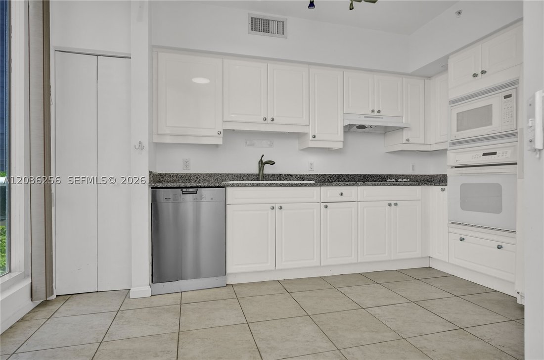 Condo in Miami Beach, Florida, United States 5 - 18227073