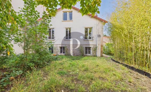 House in Centre, Nanterre, France 1