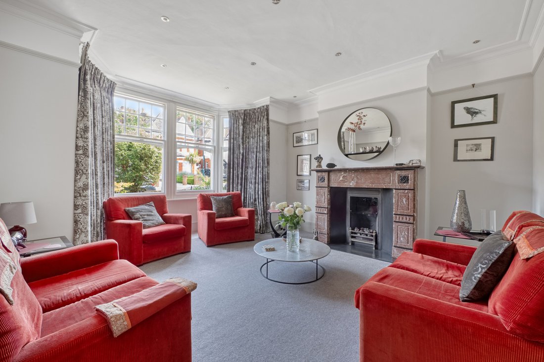 House in London Borough of Sutton, England 2 - 18229972
