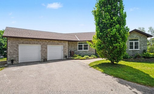 House in Oxford Mills, Ontario, Canada 1
