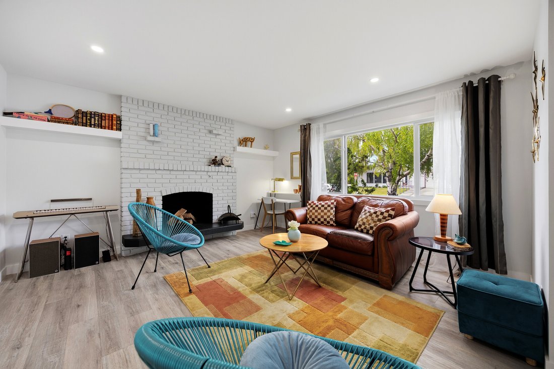 House in Calgary, Alberta, Canada 2 - 18224059