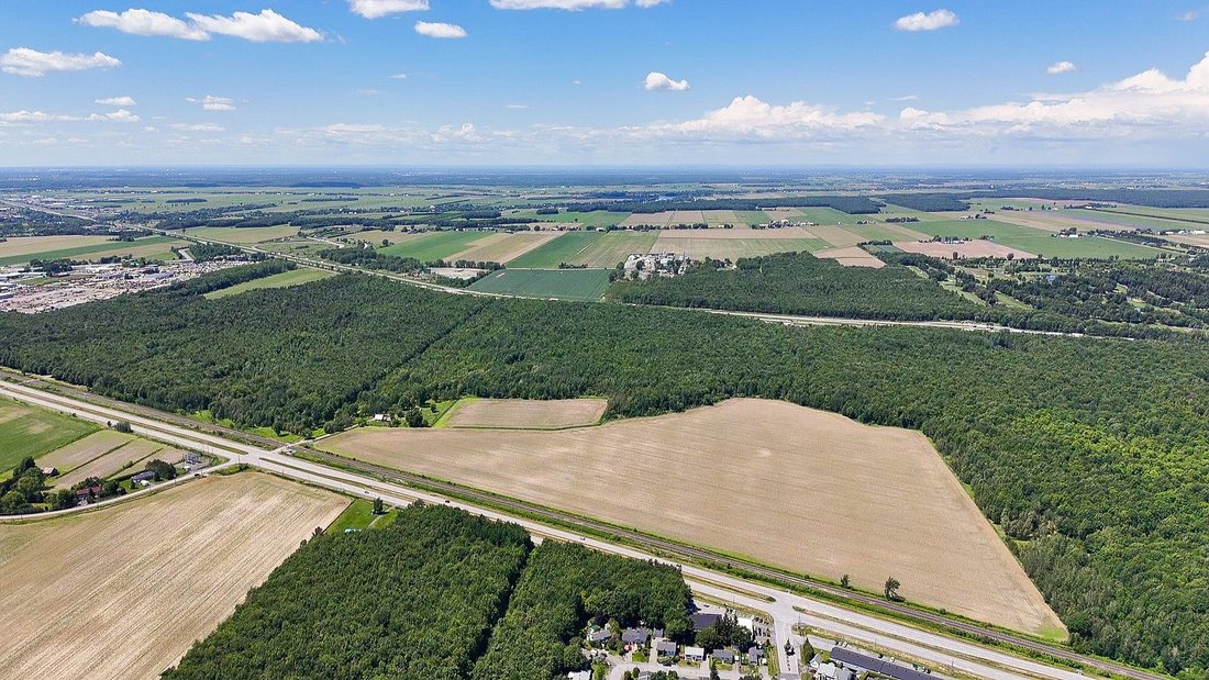Land in Sainte-Marie-Madeleine, Quebec, Canada 2 - 17237172