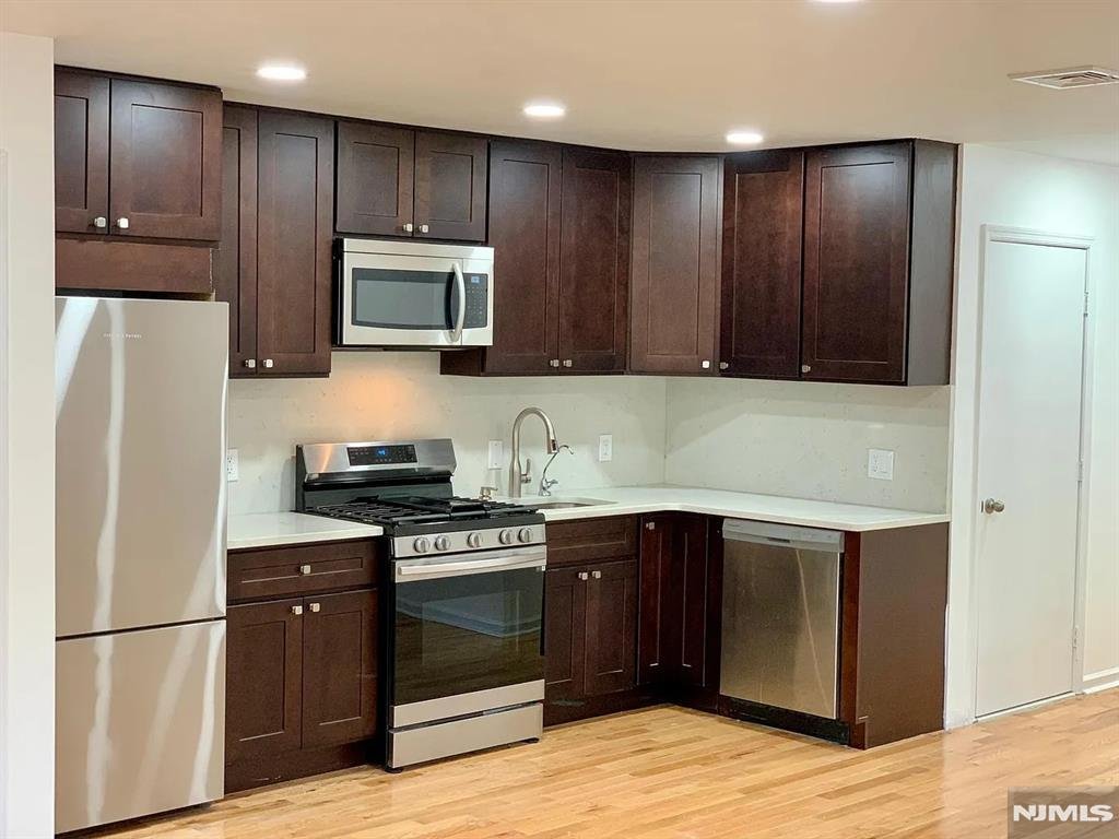House in North Bergen, New Jersey, United States 3 - 18045367