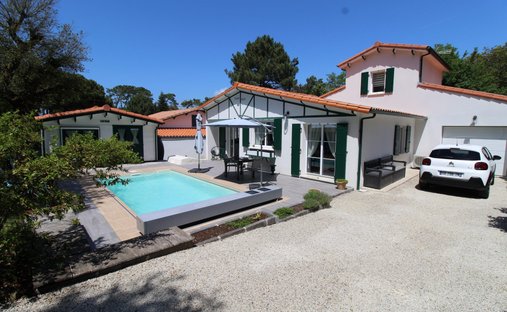 House in Saint-Palais-sur-Mer, Nouvelle-Aquitaine, France 1