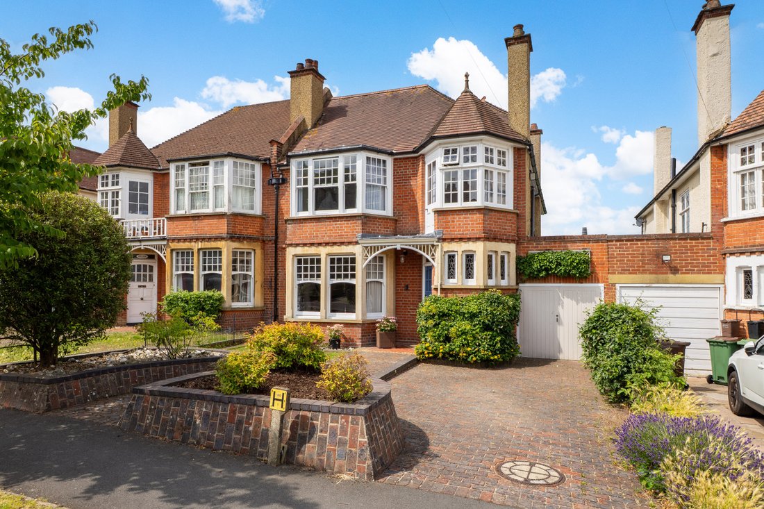 House in London Borough of Sutton, England 1 - 18229972