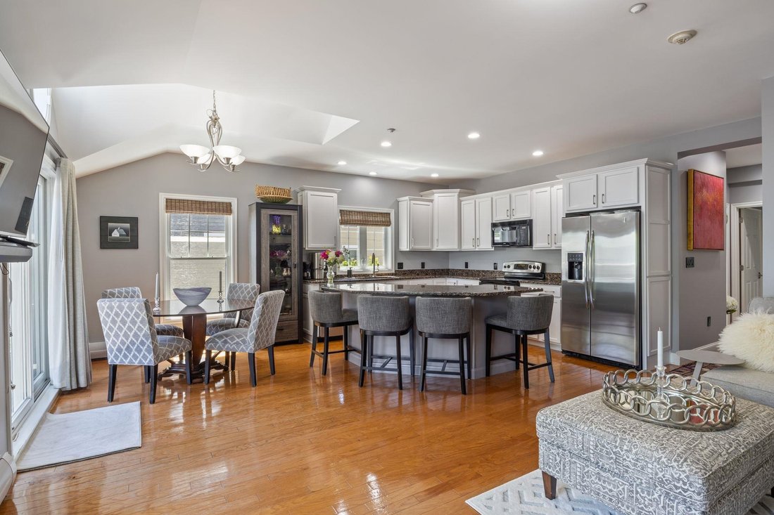 Condo in Portsmouth, New Hampshire, United States 4 - 18226778