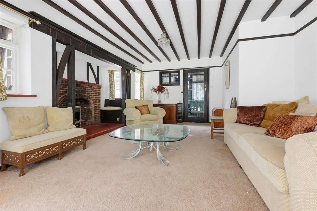 House in Nork, Reigate and Banstead, England 3 - 18229740
