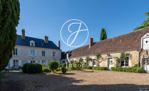 Estate in Montoire-sur-le-Loir, Centre-Val de Loire, France 1