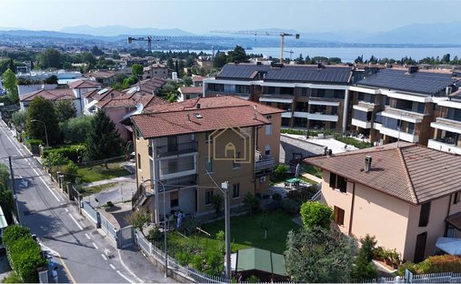 Villa in Rivoltella, Desenzano del Garda, Lombardy 1