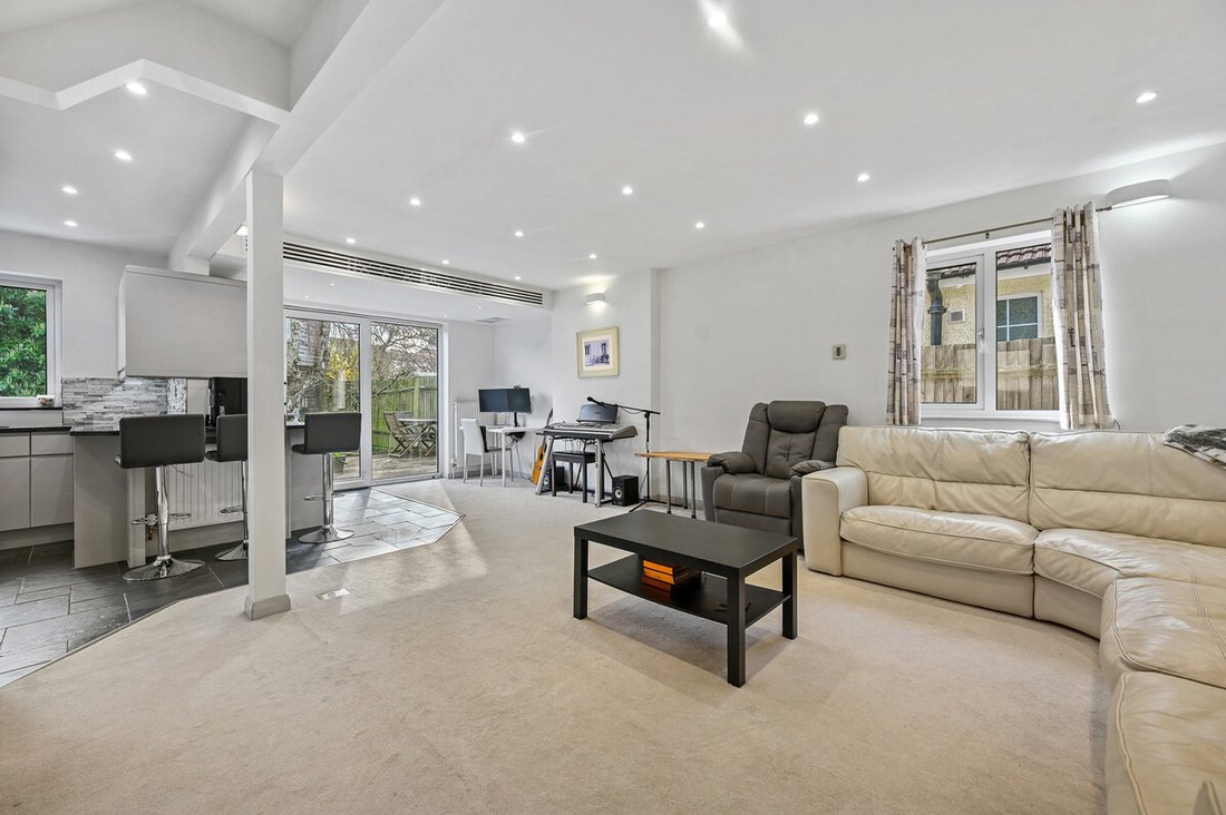 House in Rayners Lane, Harrow, England 2 - 17490404