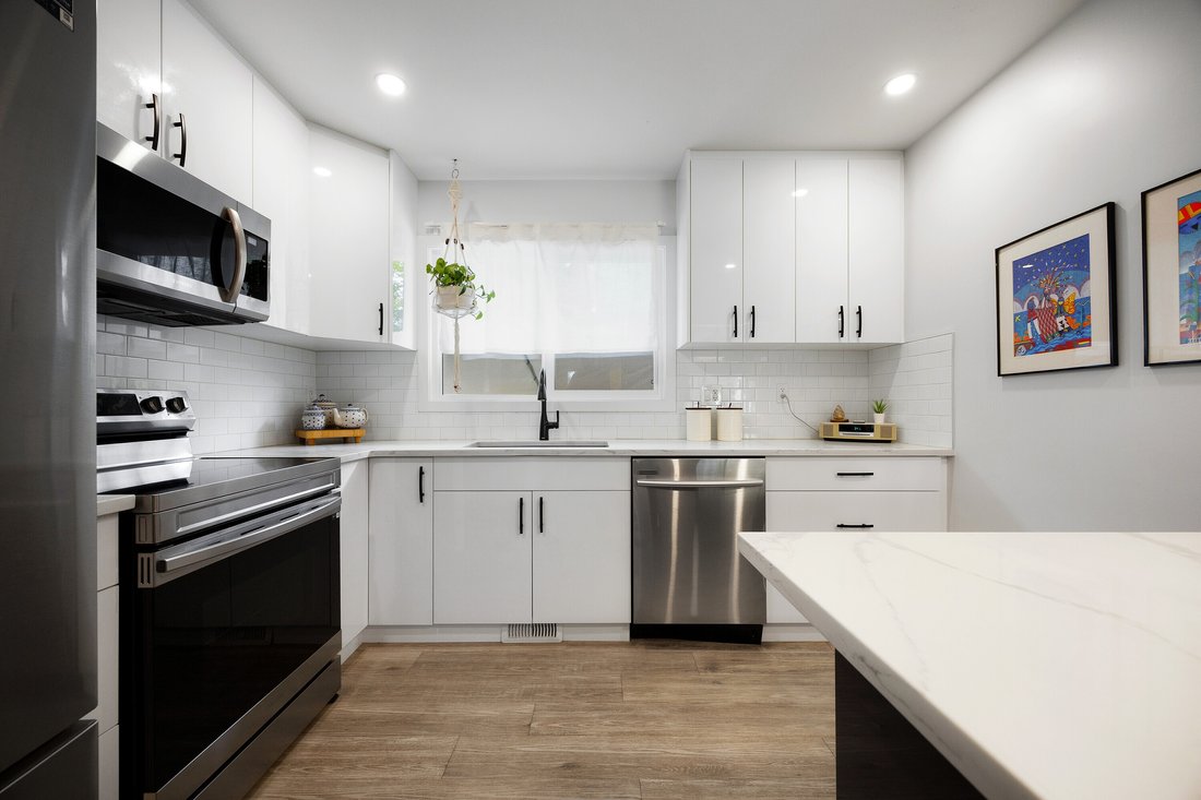 House in Calgary, Alberta, Canada 4 - 18224059