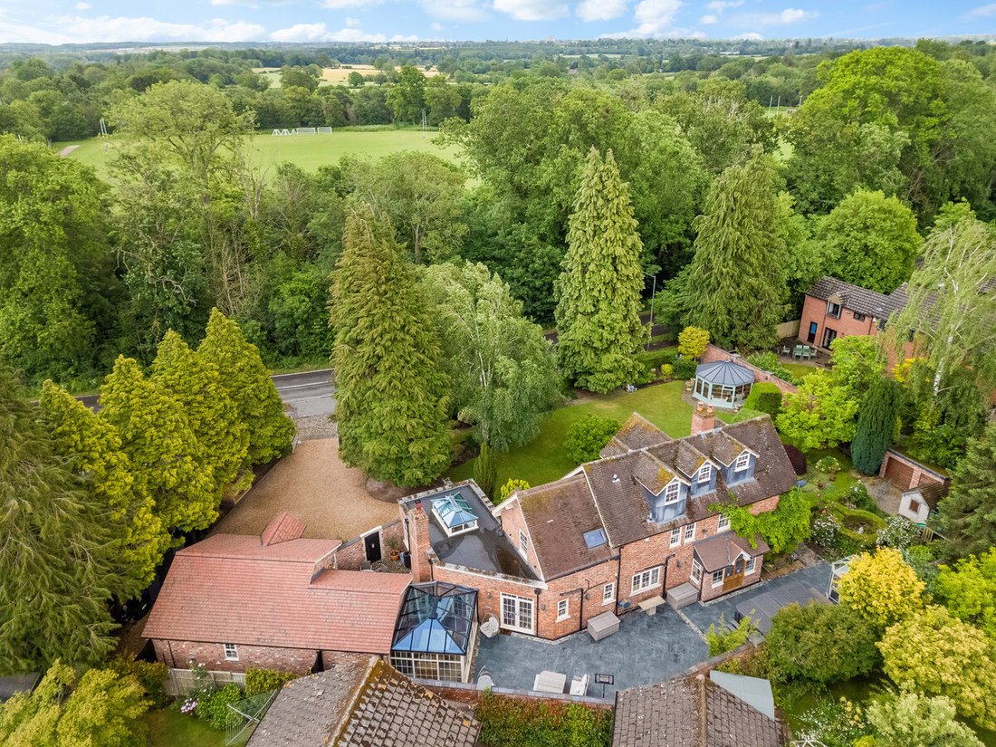 House in Kenilworth, England 2 - 18230047