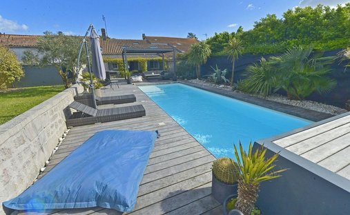 House in Medis, Nouvelle-Aquitaine, France 1