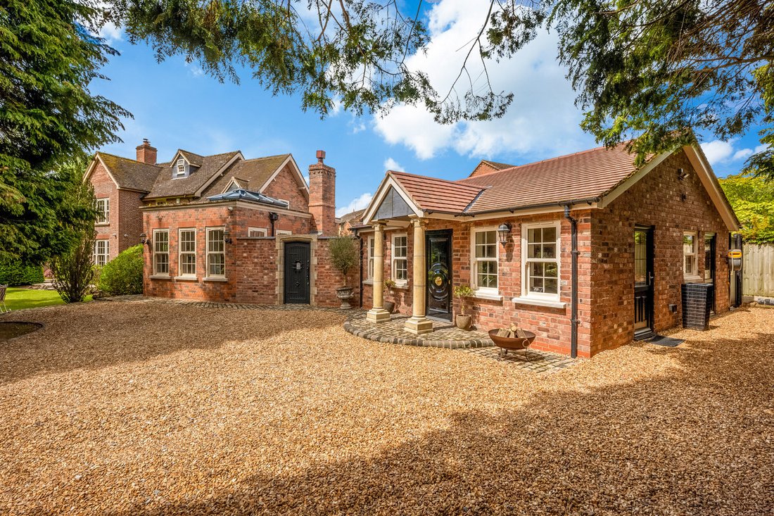 House in Kenilworth, England 3 - 18230047