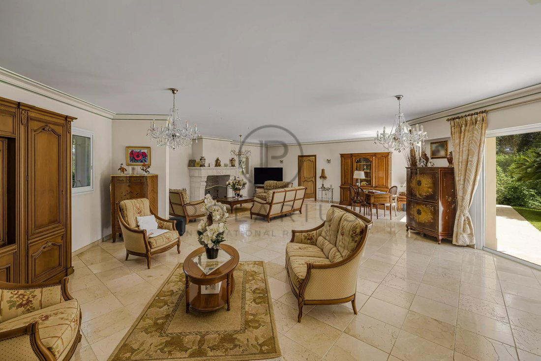 Villa in Mougins, Provence-Alpes-Côte d'Azur, France 3 - 18227385