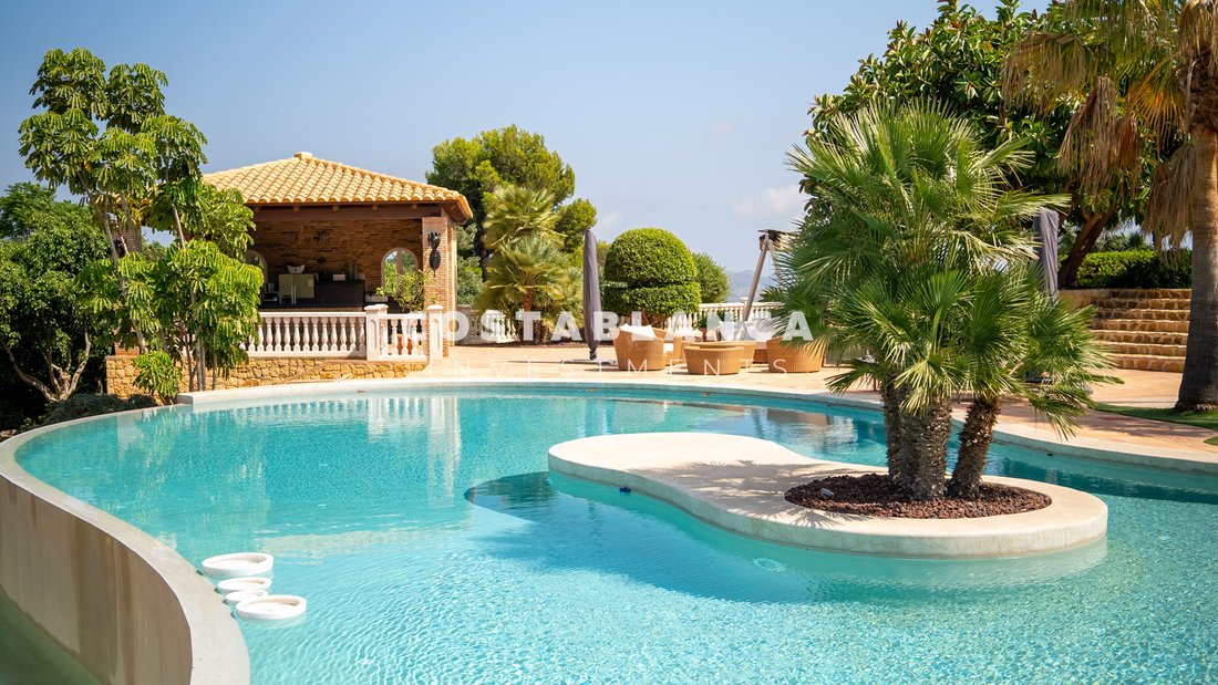 Villa in Altea, Valencian Community, Spain 1 - 17946829
