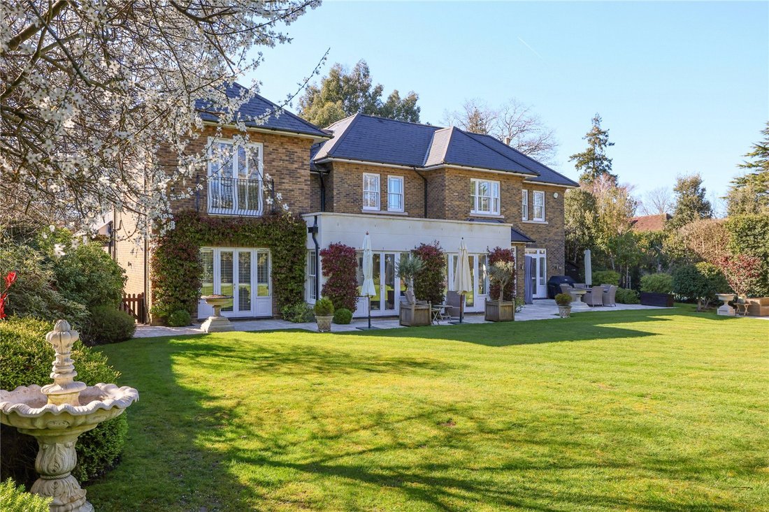 House in Fairmile, Elmbridge, England 2 - 18223696