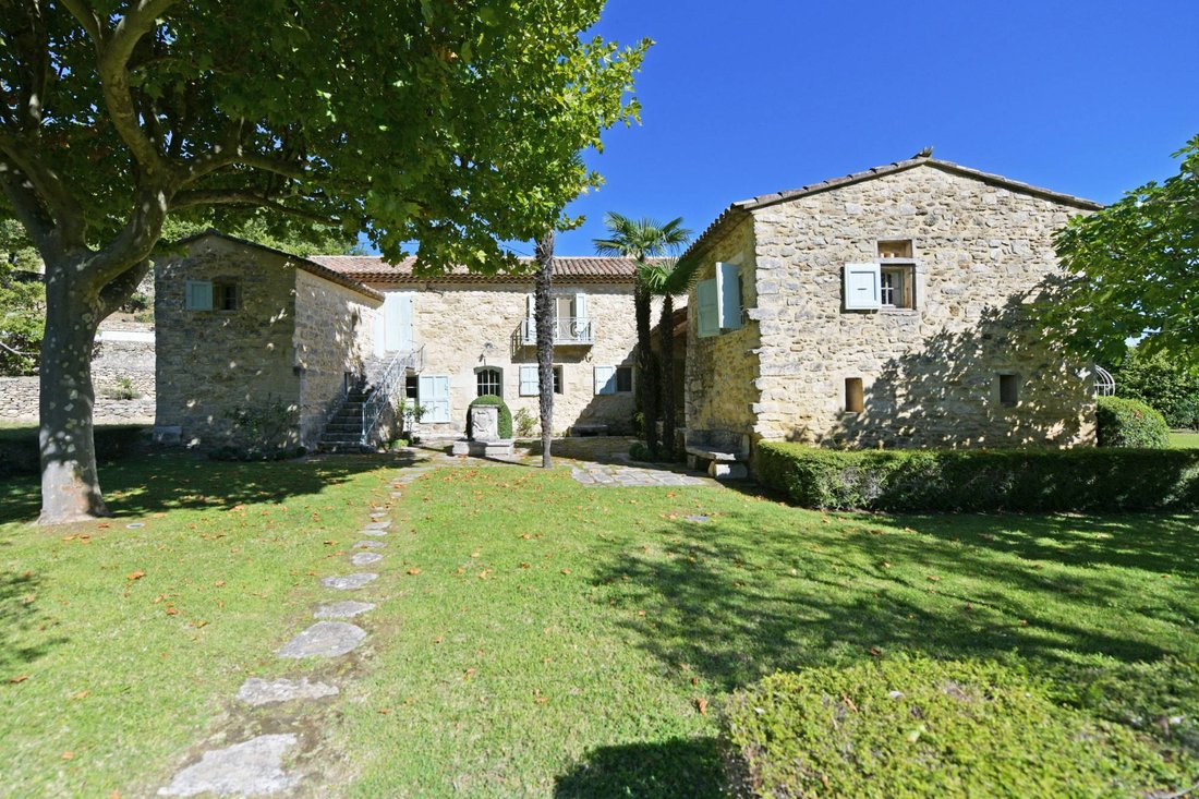 Estate in Oppède, Provence-Alpes-Côte d'Azur, France 3 - 18226234