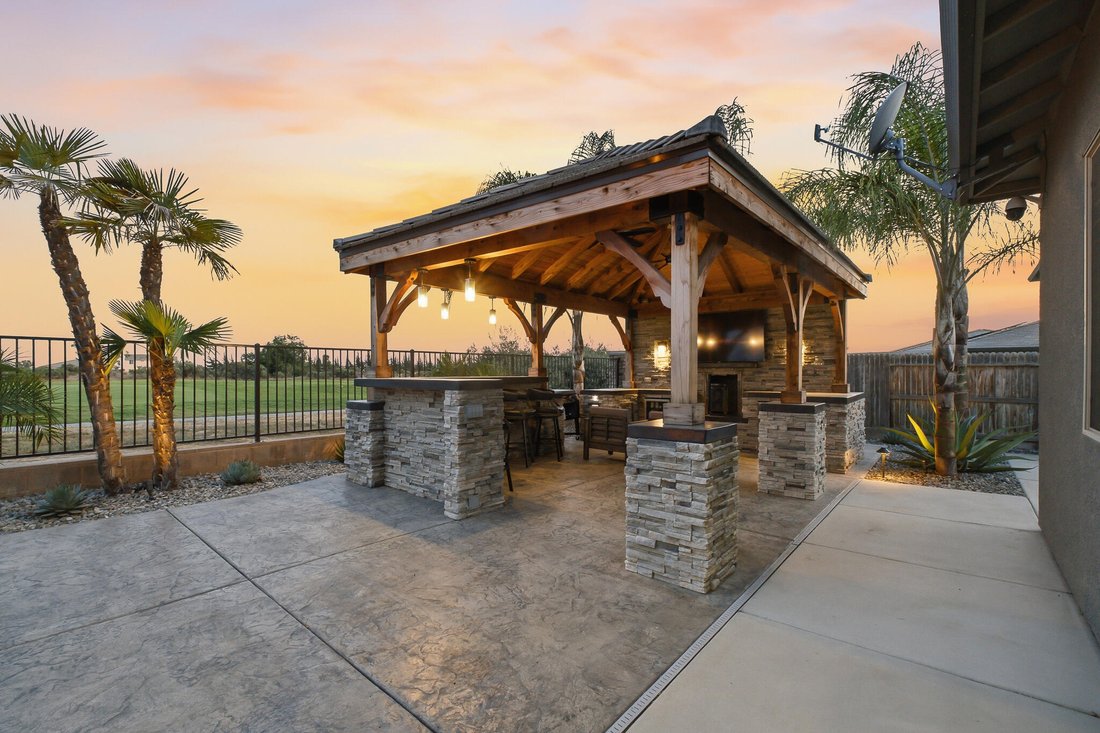 House in Dinuba, California, United States 3 - 18226844