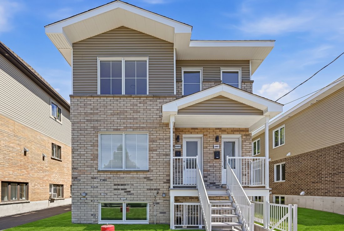 House in Longueuil, Quebec, Canada 1 - 18230632