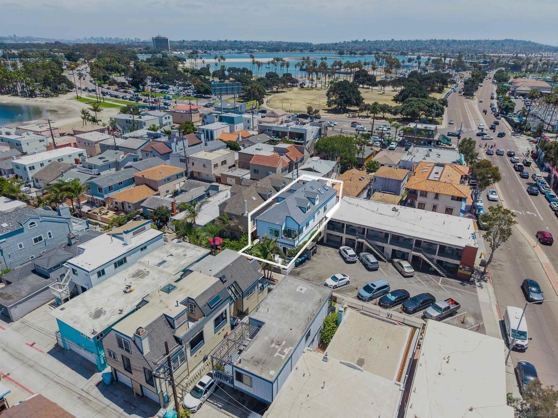 San Diego, California, United States 4 - 18225948