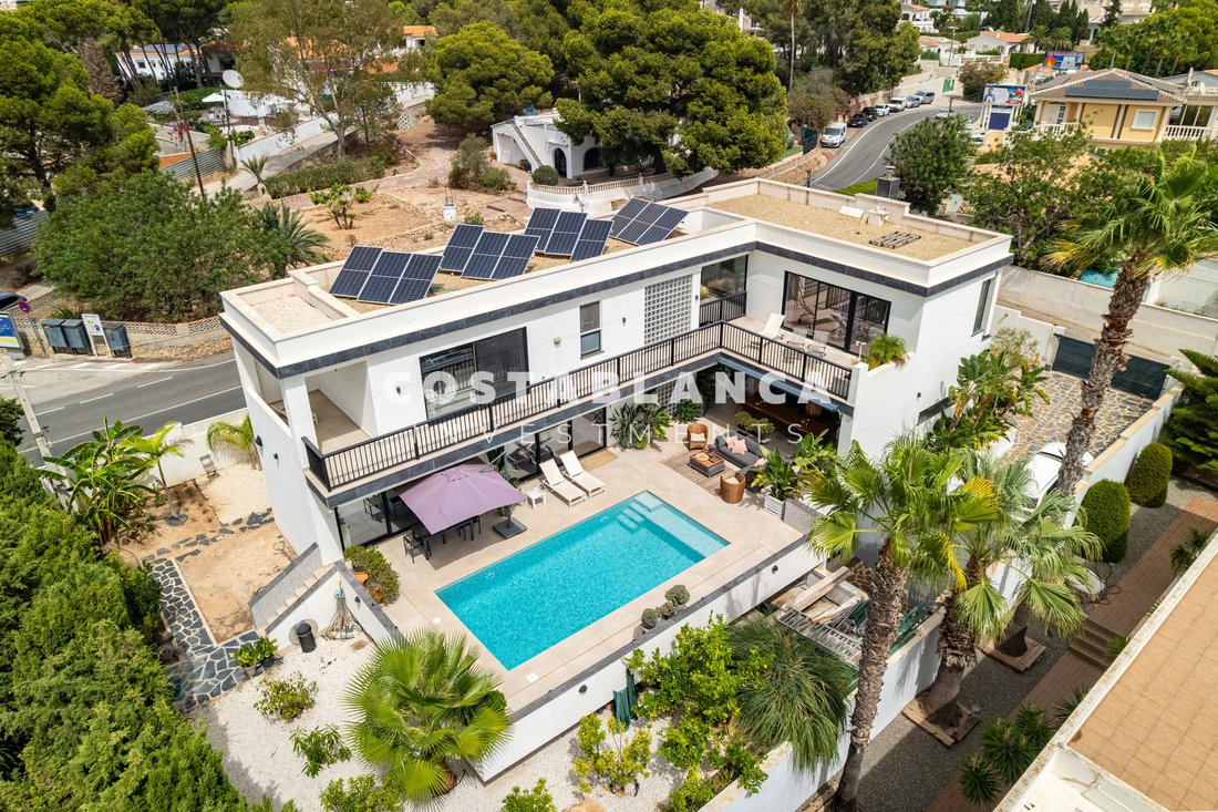 Villa in Calp / Calpe, Valencian Community, Spain 1 - 17948064